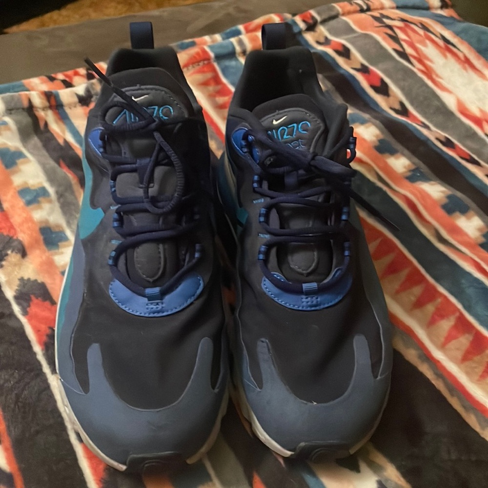 I am selling these nice Nike Sneakers size 9 & a half in great shape
